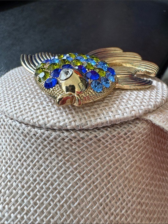 VTG Gold Tone Angel Fish Brooch Pin Blue & Green Rhinestones