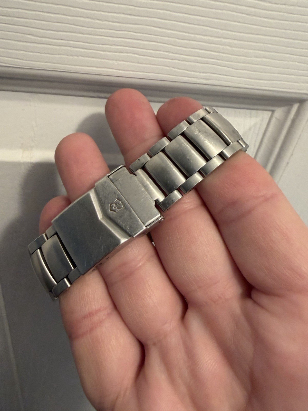 Rare 24133 Victorinox Swiss Army Base Camp 40mm Men’s Watch PARTS or REPAIR