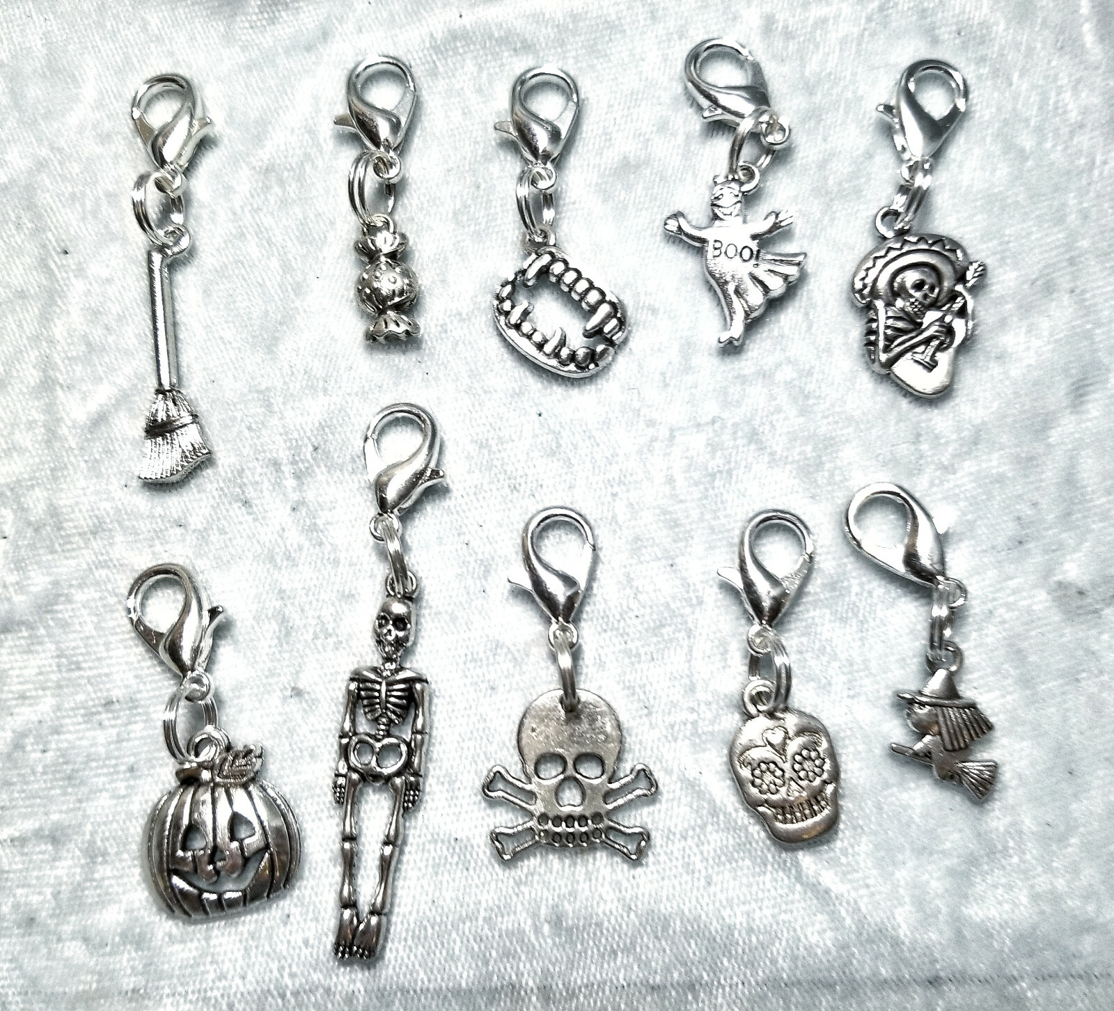 Halloween Skull Spooky Clip-on Charms for Backpack Purse Zipper Origami Keychain