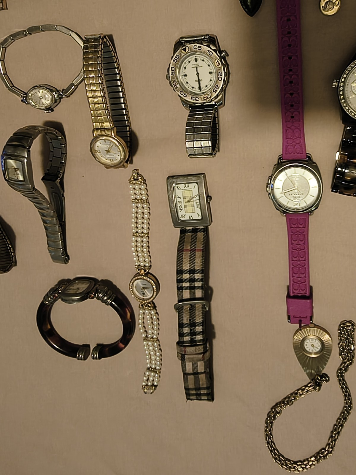 Mixed Lot 35 Wristwatches & 20 +Watch Bands, Fit Bit, Coach, Sieko, Fossil +++