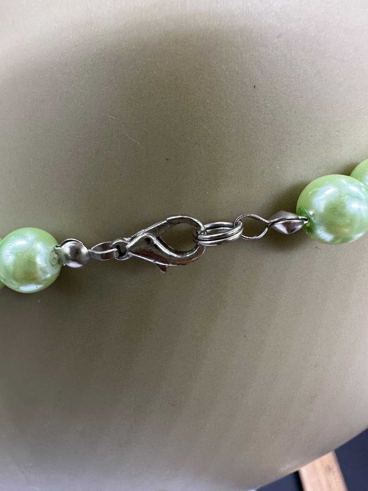 ESTATE LATTICE GREEN FAUX PEARL CLASSIC STRAND STRING BEAD NECKLACE 17″ LONG