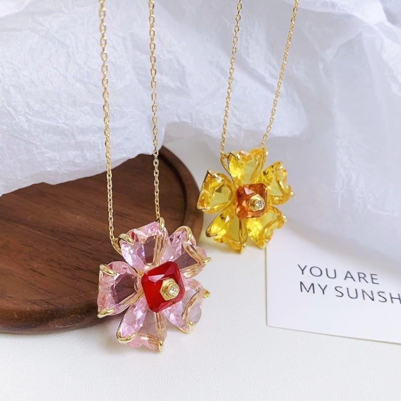 Swarovski Idyllia Necklace – Sparkling Flower Shape Crystal Pendant