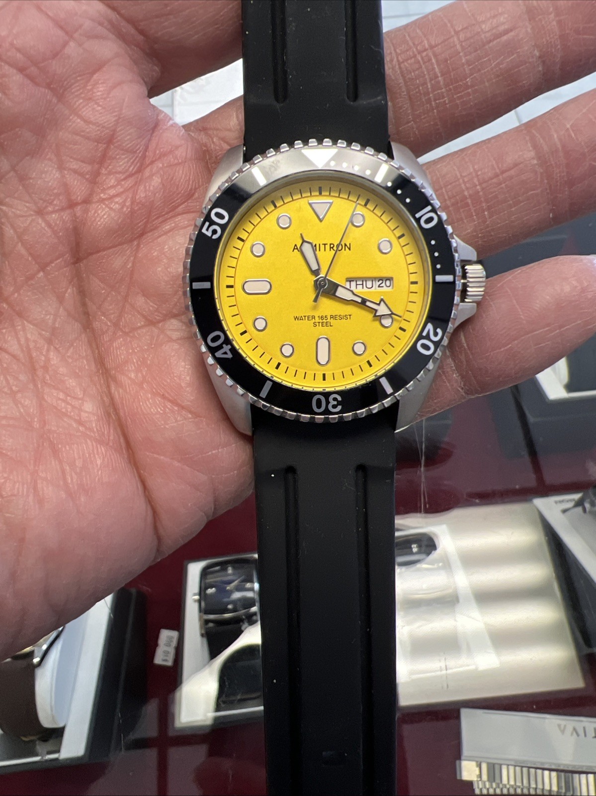 Armitron 20/5582SV Yellow Day Date Watch❤️Diver Style 165ft👍NICE(BNS)🔥