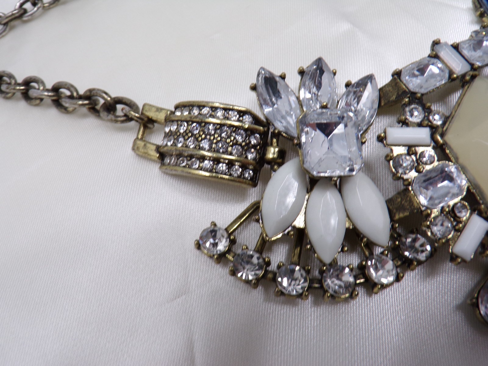 Vtg rhinestone white cream stones statement necklace Goldette? 60’s deco Fiore?