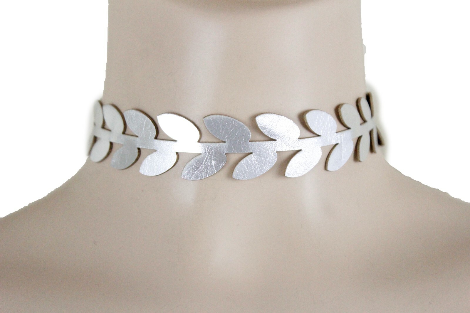 Women Fashion Jewelry Choker Necklace Metallic Silver Faux Leather Leaf Fabric