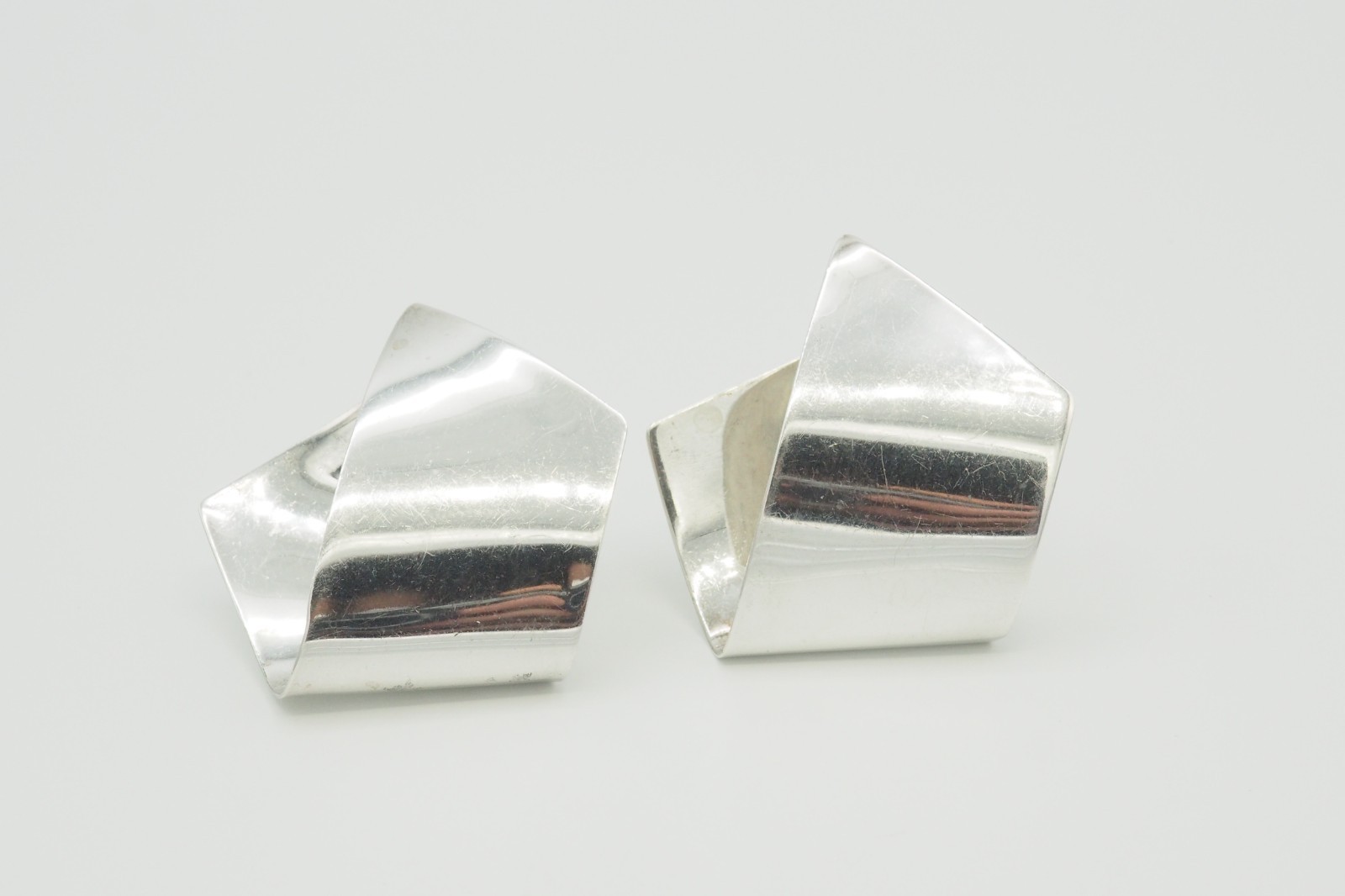 VTG Susan Cummings sterling silver folded abstract Modern large clip on earrings