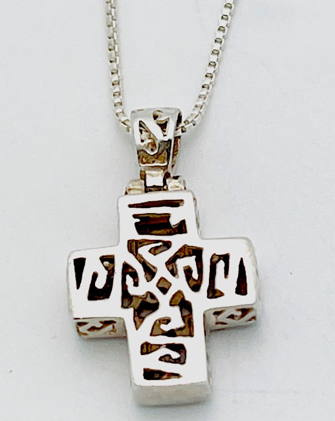 925 Sterling Silver 6.3 Gram   Cutout 3D Cross Necklace 18”