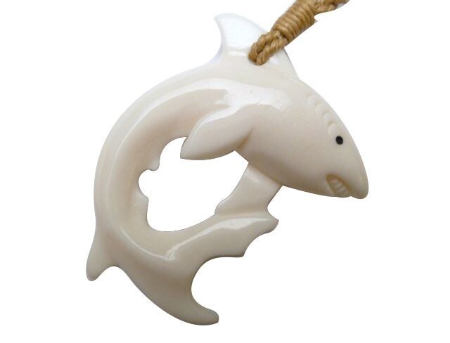 31MM CARVED WATER BUFFALO BONE HAWAIIAN MANO NIUHI SHARK PENDANT NECKLACE 28″