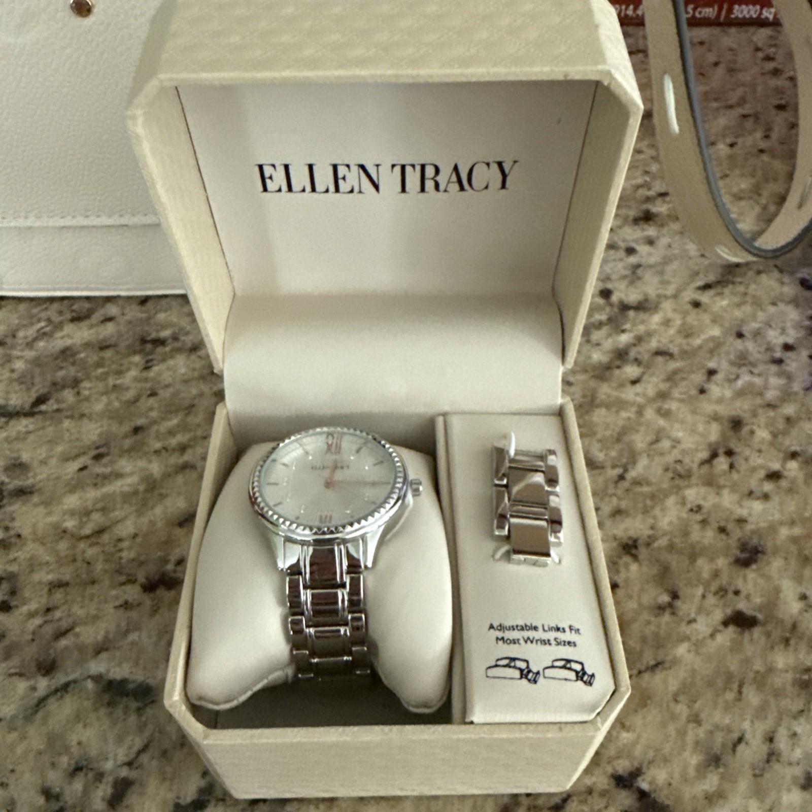 NIB Ellen Tracy Womens Watch Silver Crystal Embellished ET5249SLR New Battery