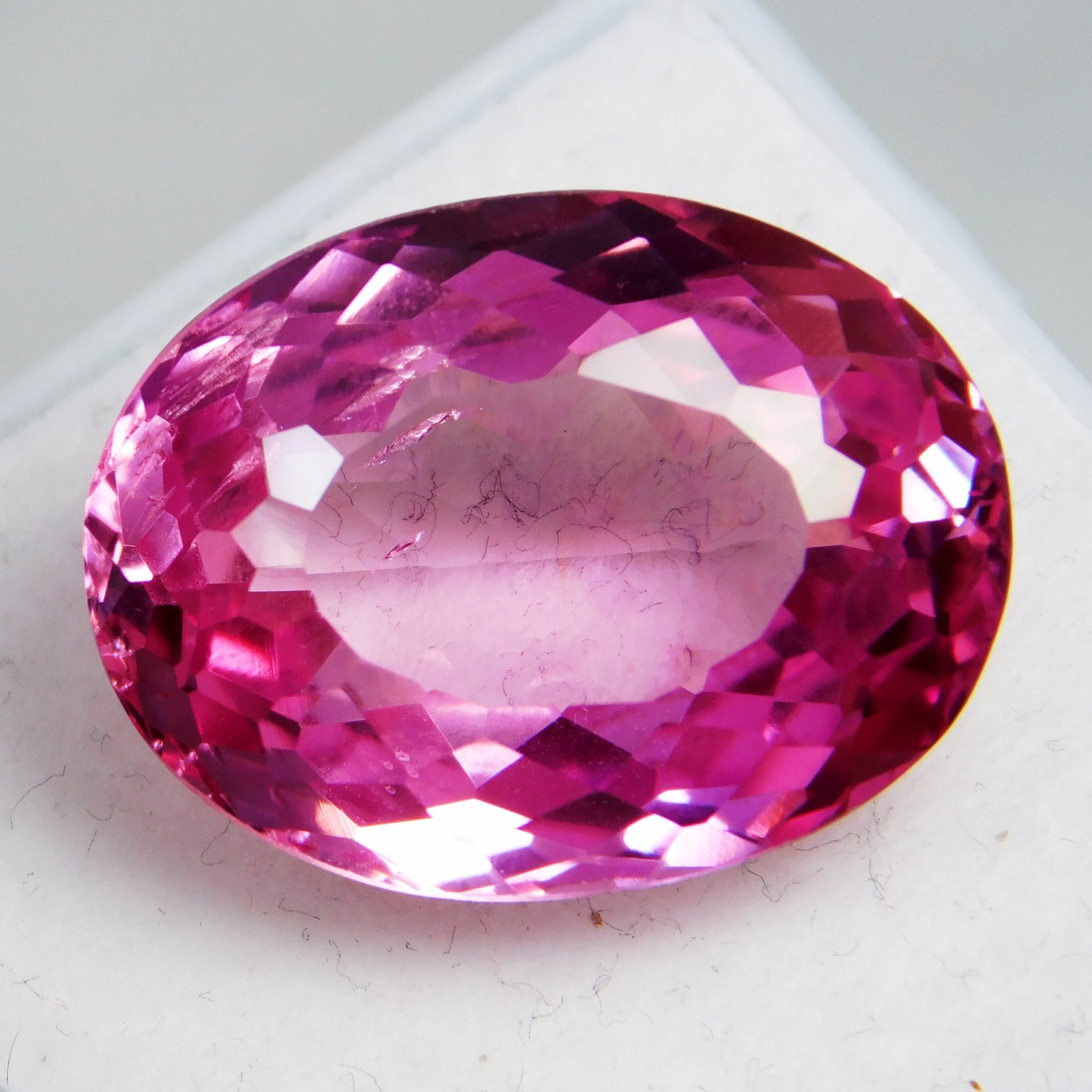 IGL CERTIFIED 18.70 ct IF Oval Natural Vivid Pink Sapphire – Unheated Gemstone
