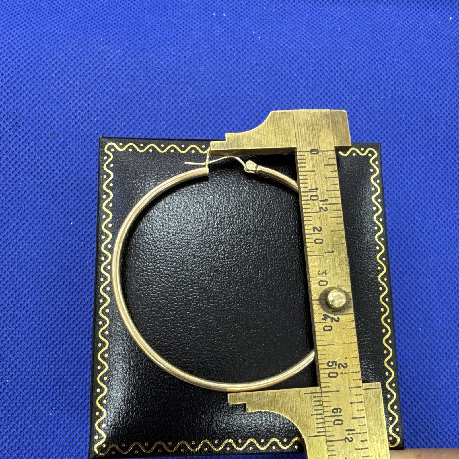 14kt yellow Gold 1.8 Gm Round Hoop Earrings Latch Back Closure 2in Diameter