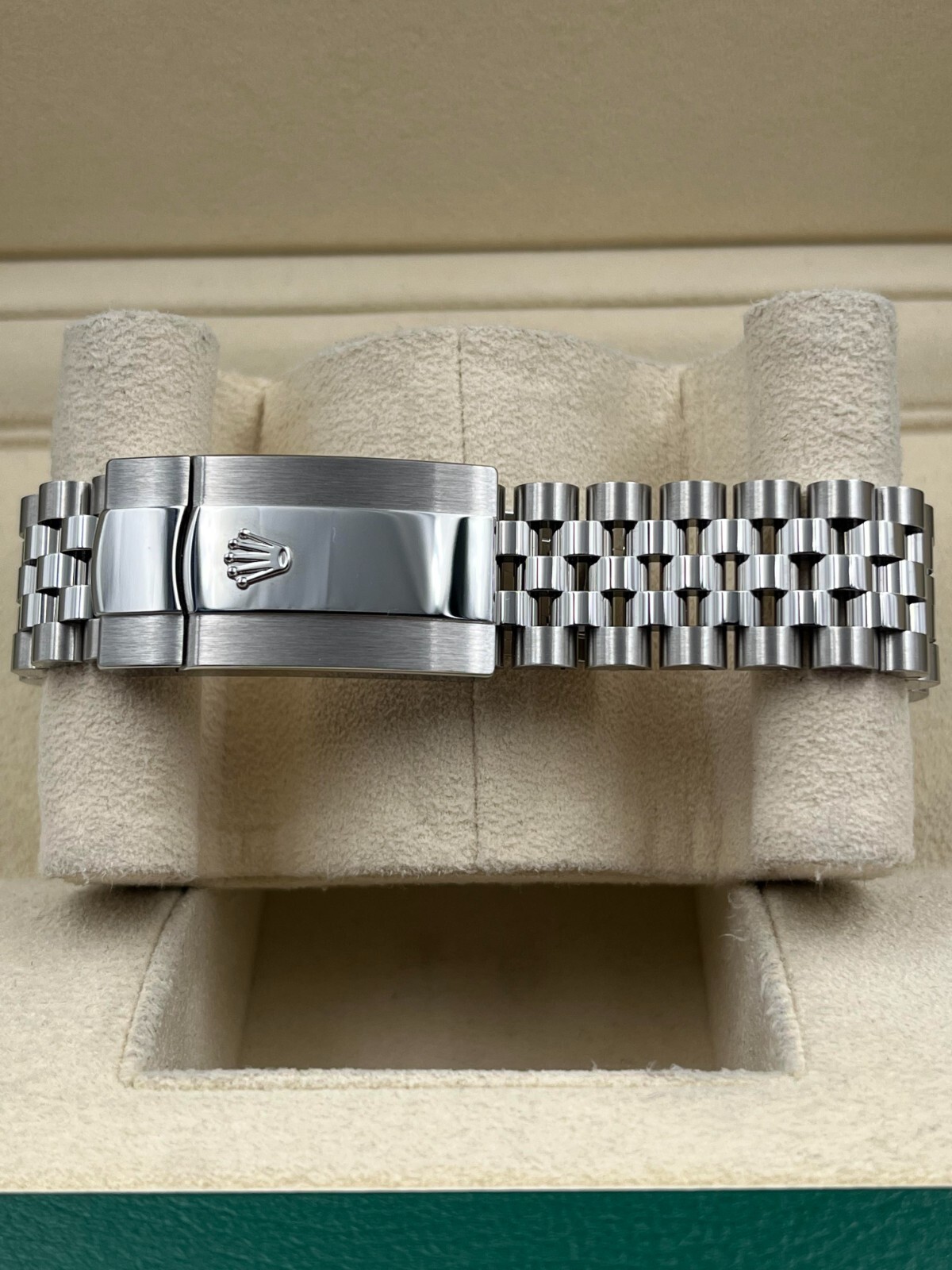 Rolex Date Just 36mm Smooth Silver Dial Jubilee Bracelet 126200 Pre-Owned 2023