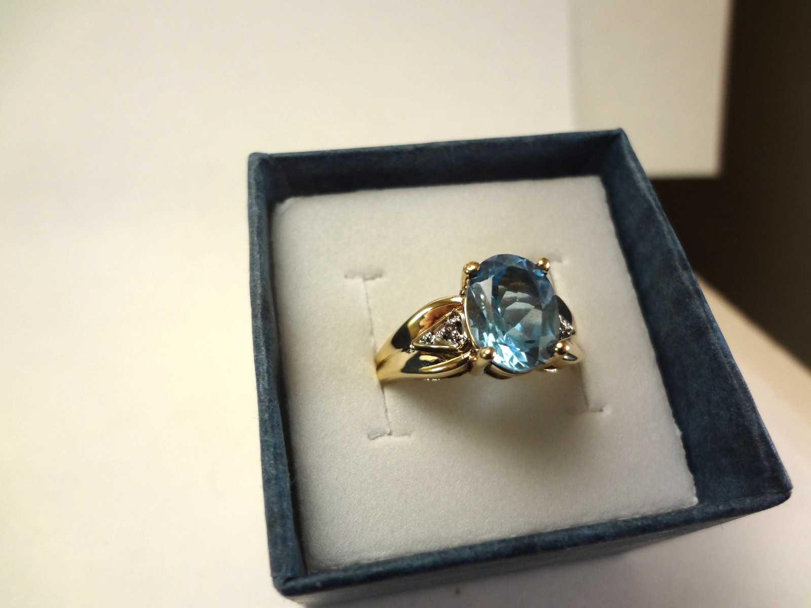 10K SOLID GOLD – SWISS BLUE TOPAZ AND DIAMOND RING – 3.10 GRAMS – SIZE 7.0 – F95