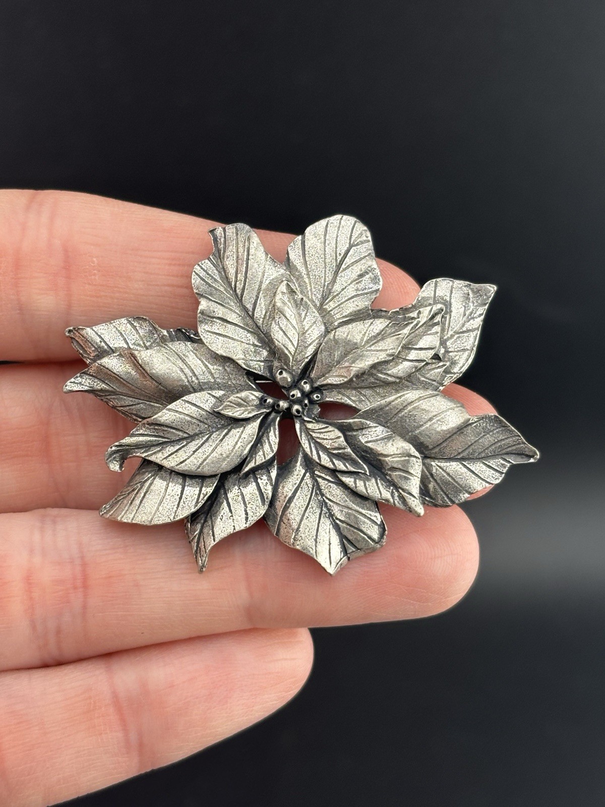 Seagull Pewter poinsettia flower Christmas brooch 2006 Floral Silver Tone 3 D