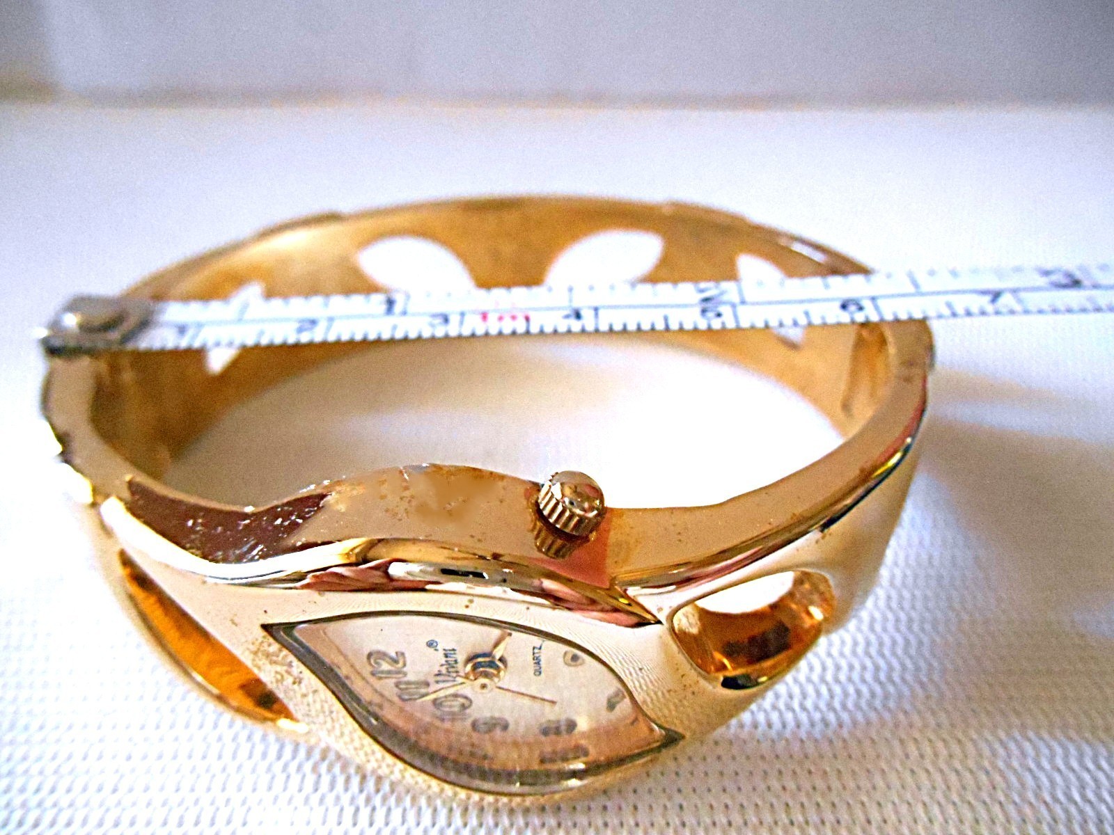 VIVANI K1110 Accutime Watch Corp. Goldtone Clamper Bracelet Watch – New Battery
