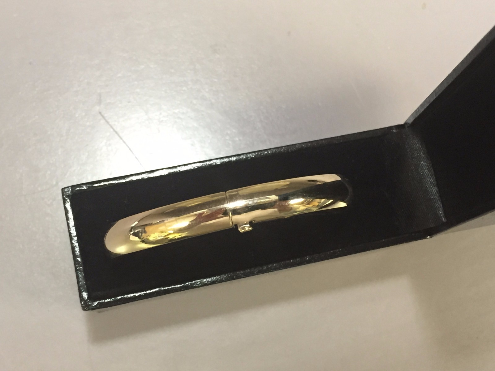 14k Yellow Gold 7″ Shiny Bangle Hinged Bracelet 8mm, 5/16 “, 9 grams