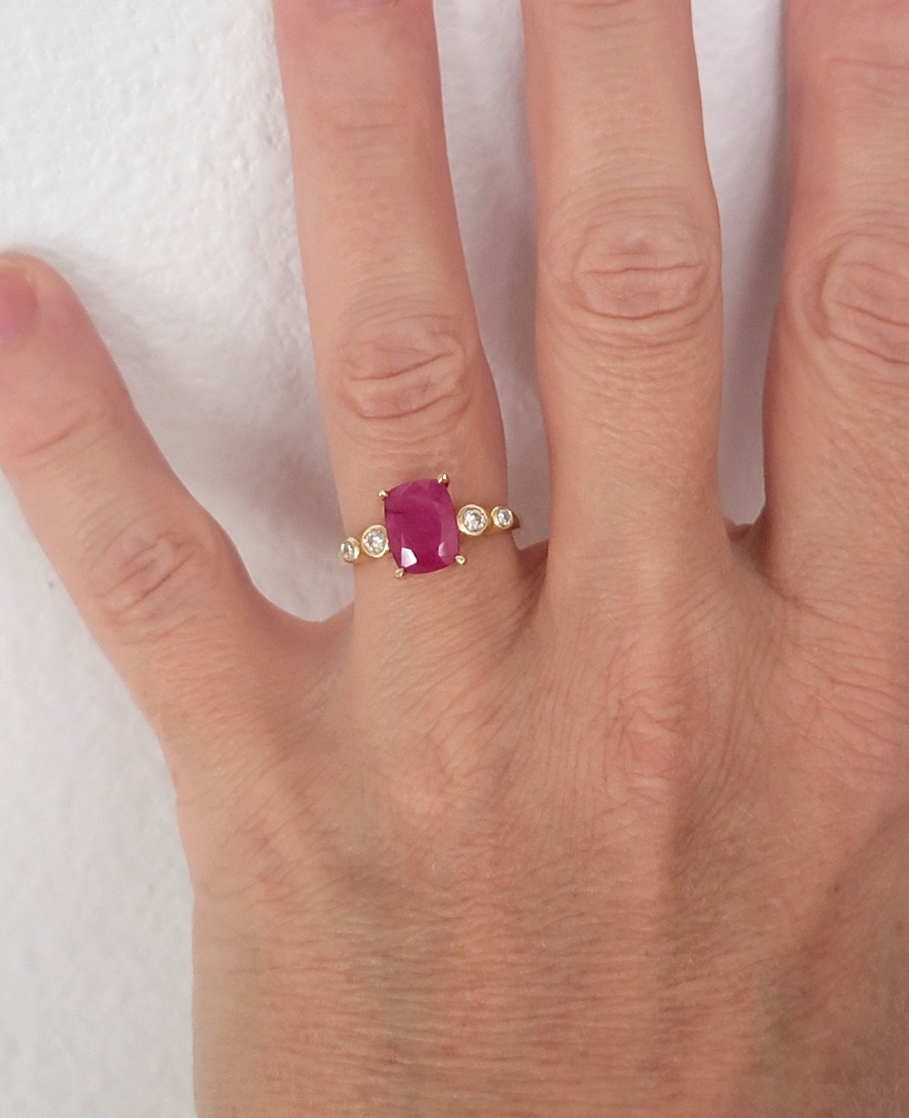 10K Yellow Gold 2.25 ctw Natural (heated only) Ruby 0.17 Diamond Ring Size 6 NEW