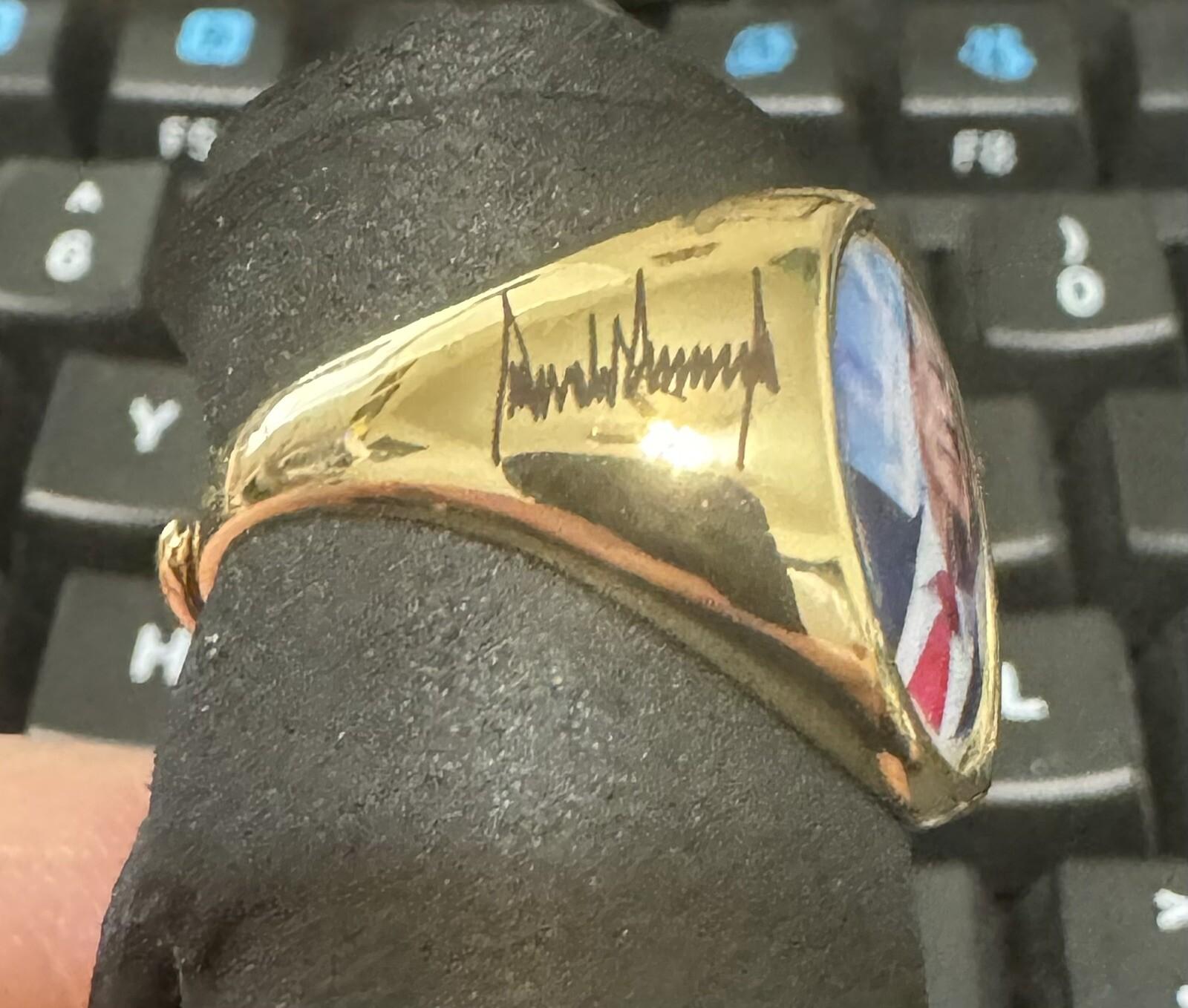 PRESIDENT DONALD TRUMP – COMMEMORATIVE CUSTOM RING – ADJUSTABLE **SIGNED**