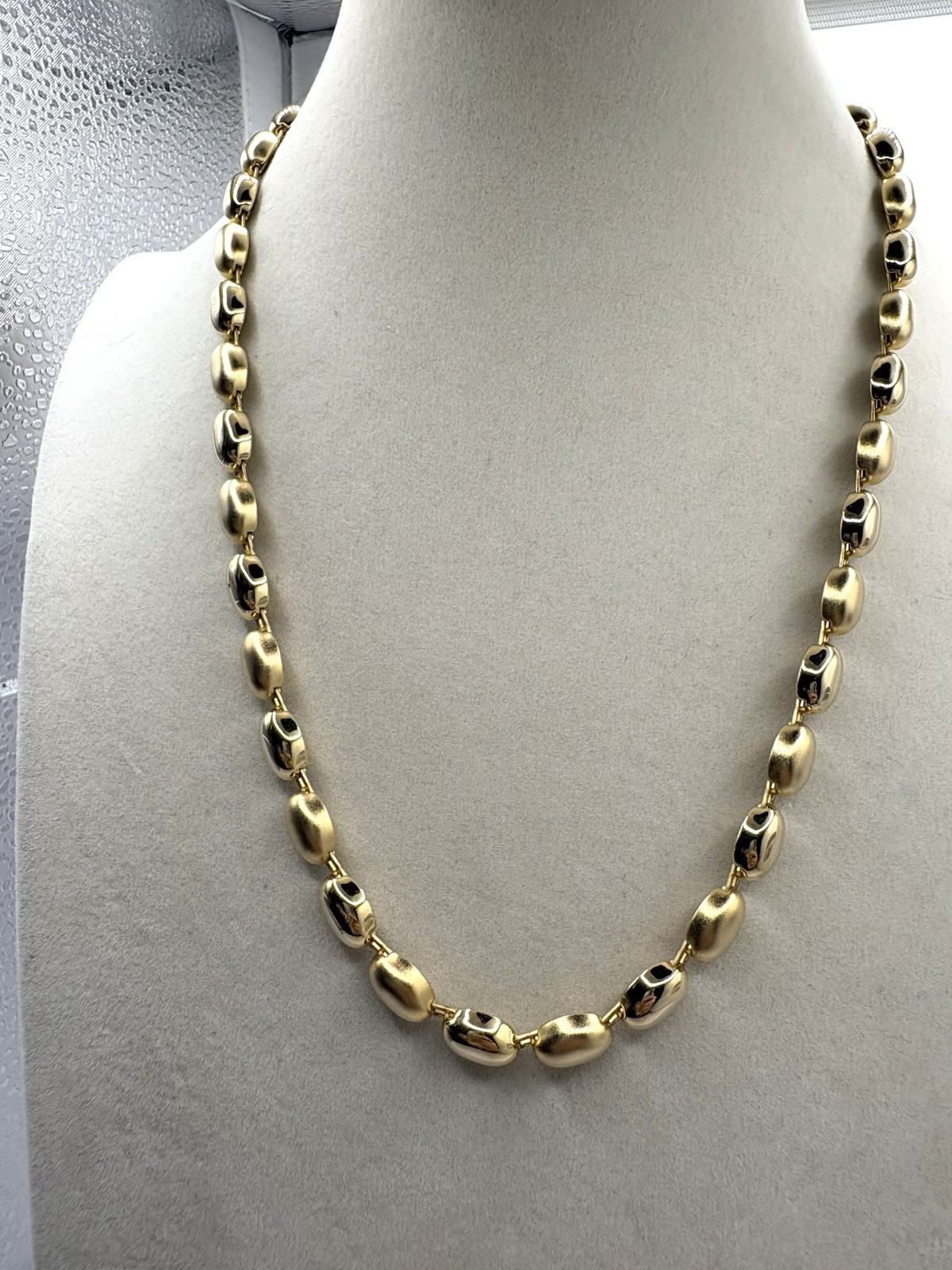 Gold Tone Smooth & Matte Gold Tone Oval Bead Link
