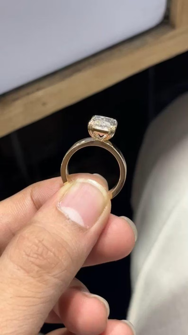5.0Ct Radiant-Cut E/VS1 Lab Grown Diamond Solitaire Wedding Ring 14K Yellow Gold