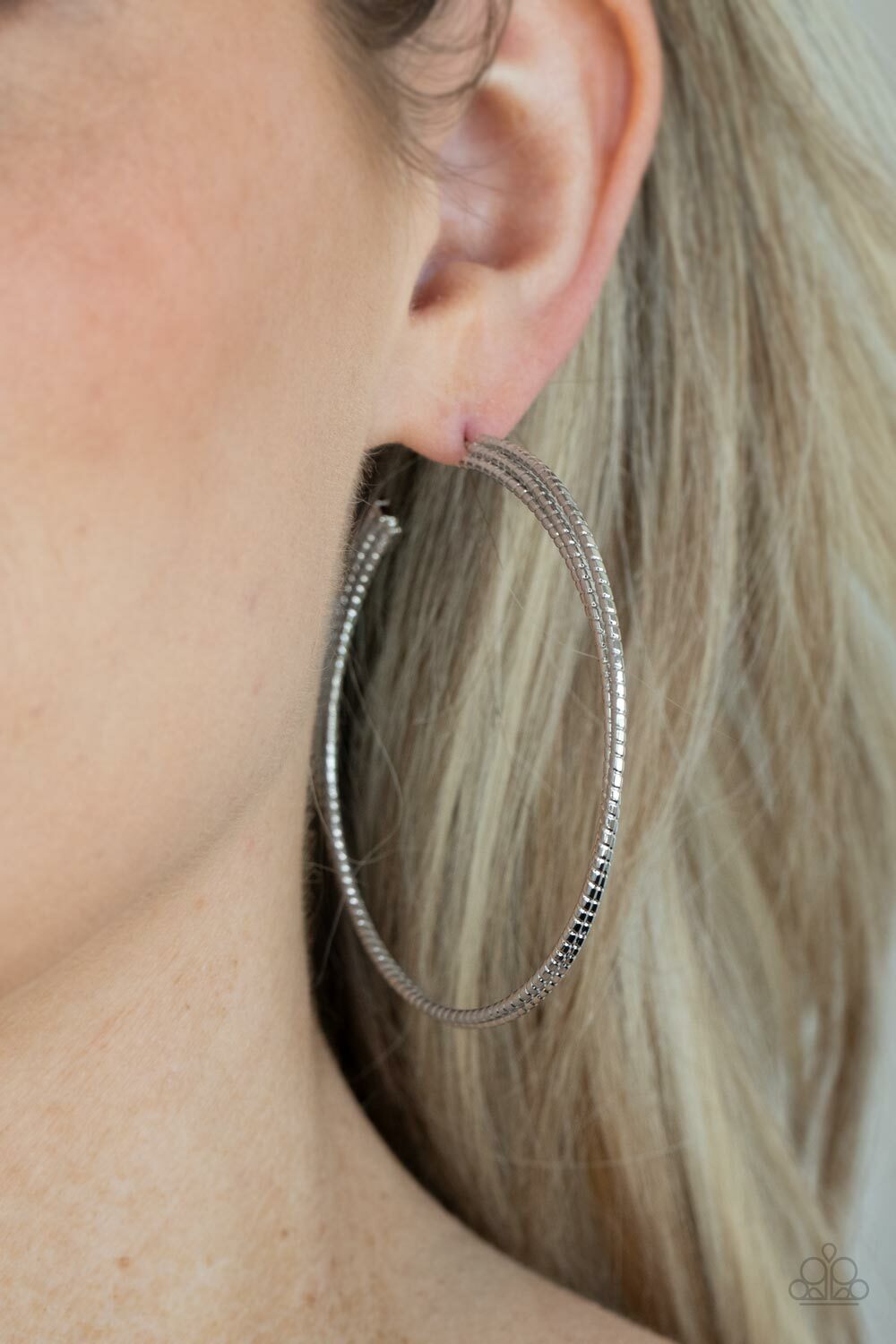 Paparazzi Jewelry – Condescent Curves – Silver – Lead and Nickel Free