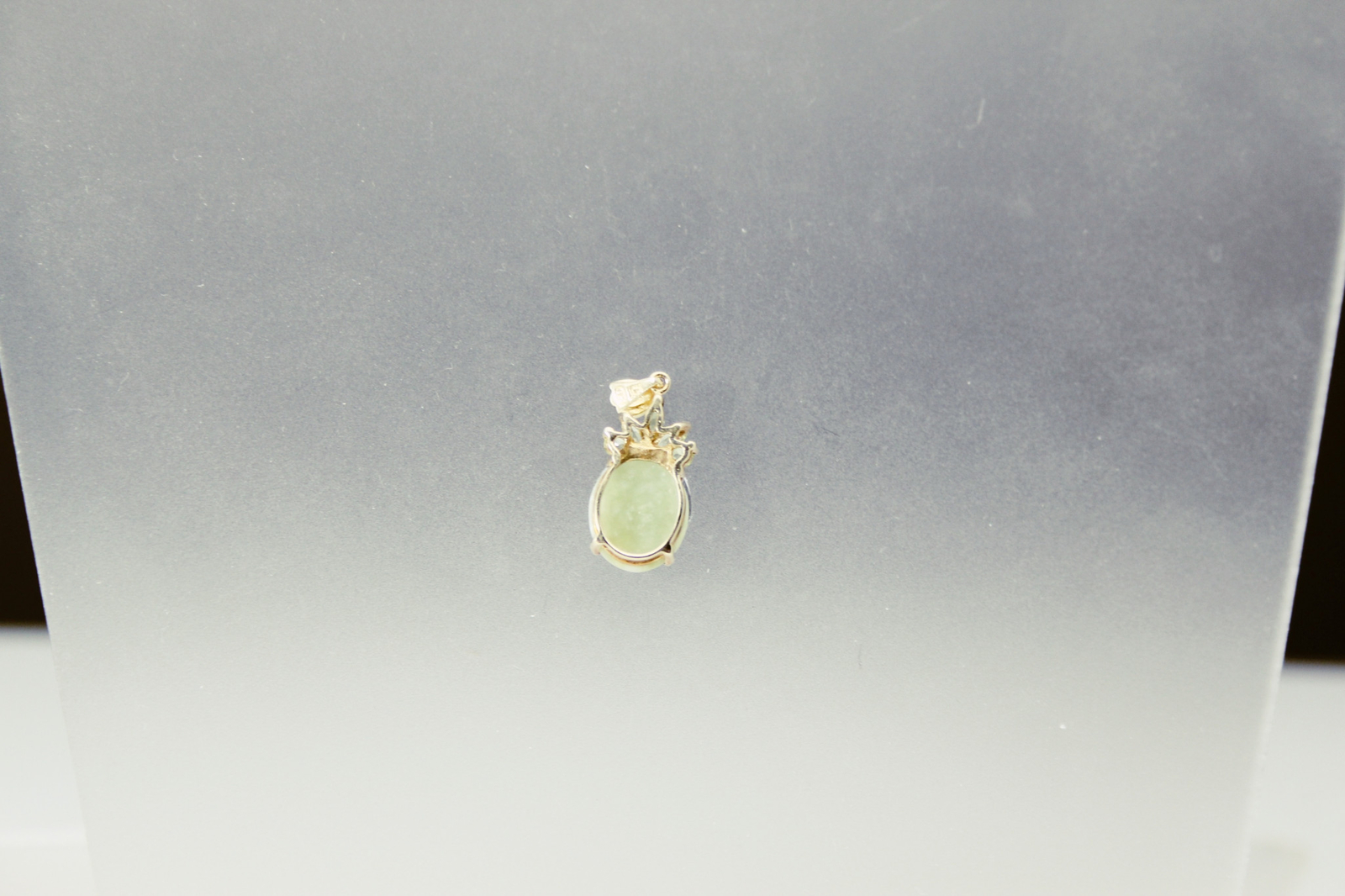 10k Yellow Gold Green Cabochon Stone with Accents Pendant 2 Grams (PEN9932)