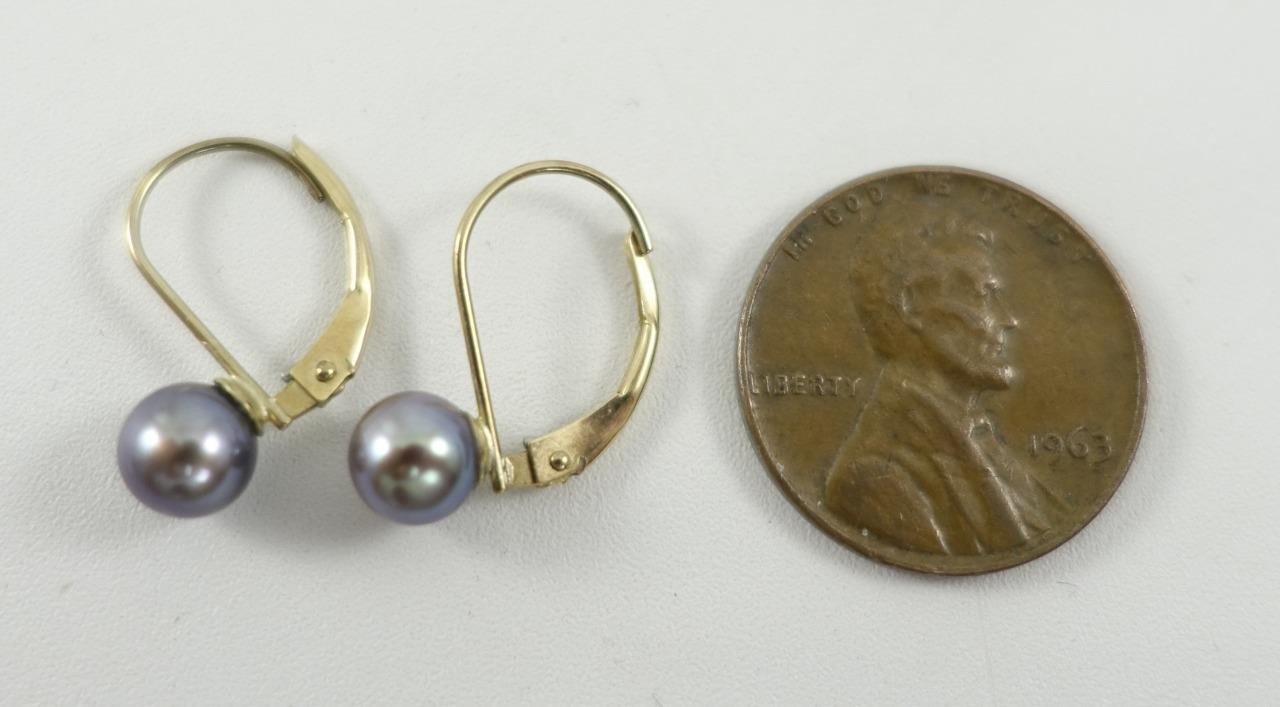 10K yellow gold ladies 6mm black gray Tahitian pearl earrings w/ leverback 1.1g