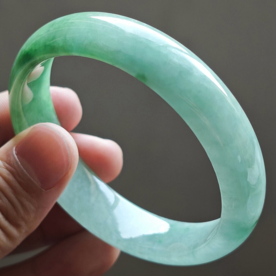 61mm Emerald Green Icy Jadeite Jade Bangle Bracelet Burma Jade Bangle 2167