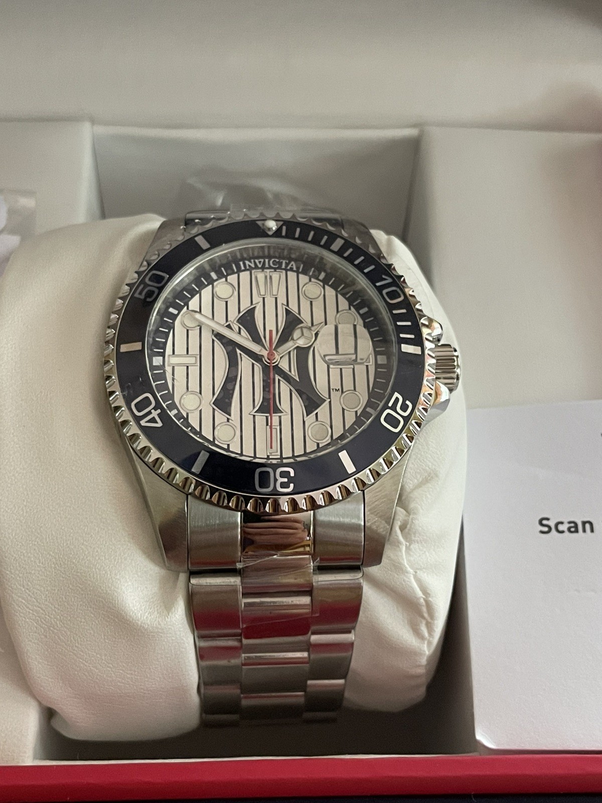 Invicta MLB New York Yankees Mens Pro Diver Watch 43mm Silver
