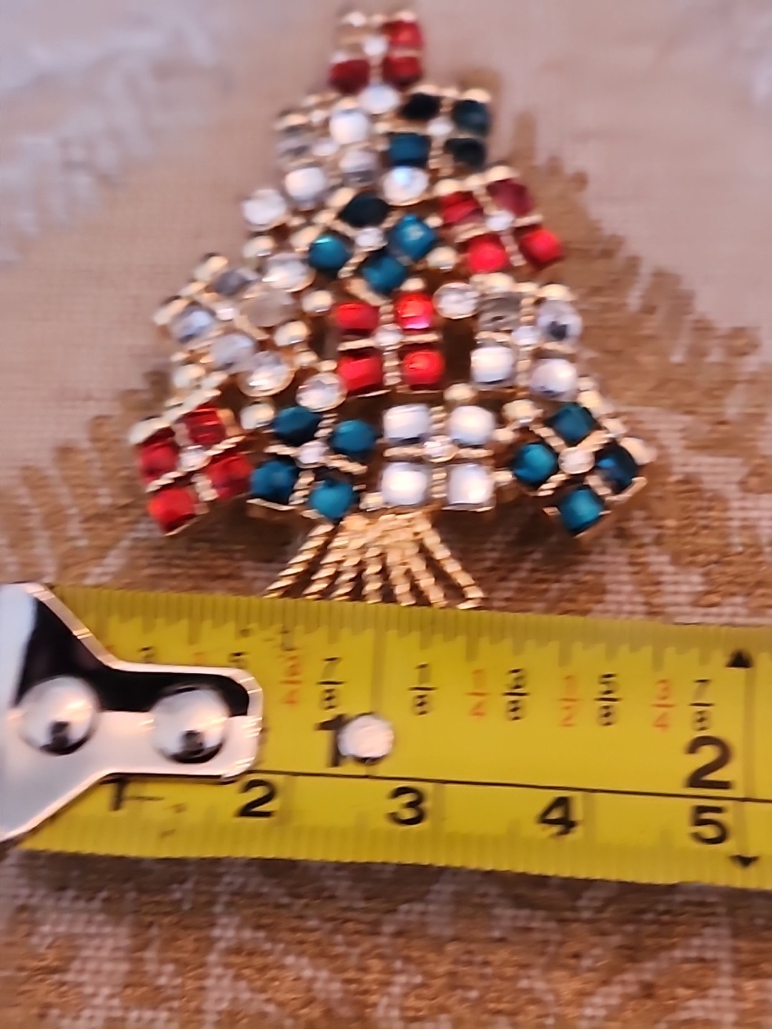 Holiday Lane Gold Tone Christmas Tree w/ Colorful Stones Brooch Pin 2.25″ x 1.75