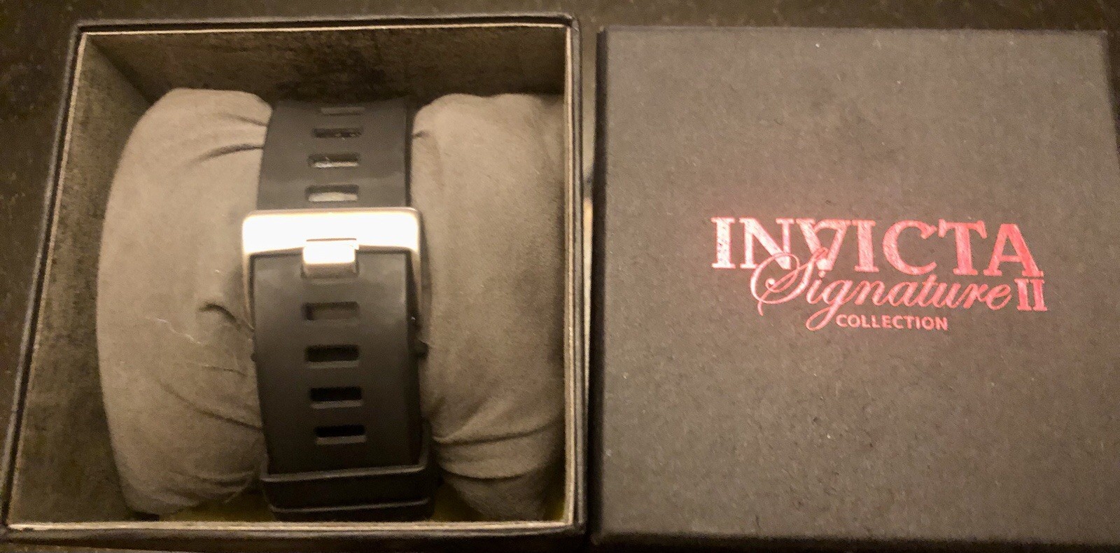 Invicta DNA. Signature II Collection. Waterproof up to 100m. Black band