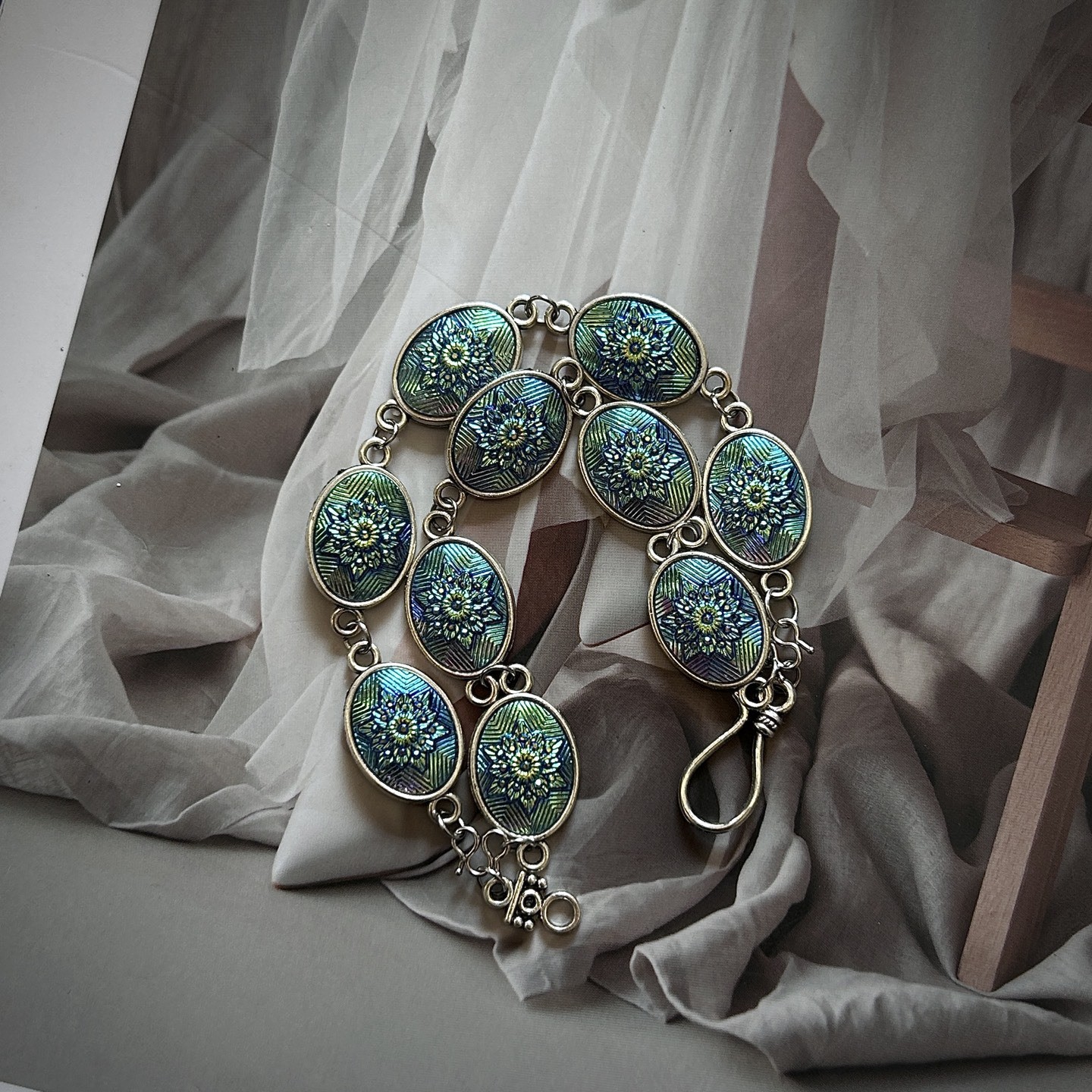 Vintage Iridescent Oval Disc Bracelet Antique Silver Floral Court Chain Jewelry