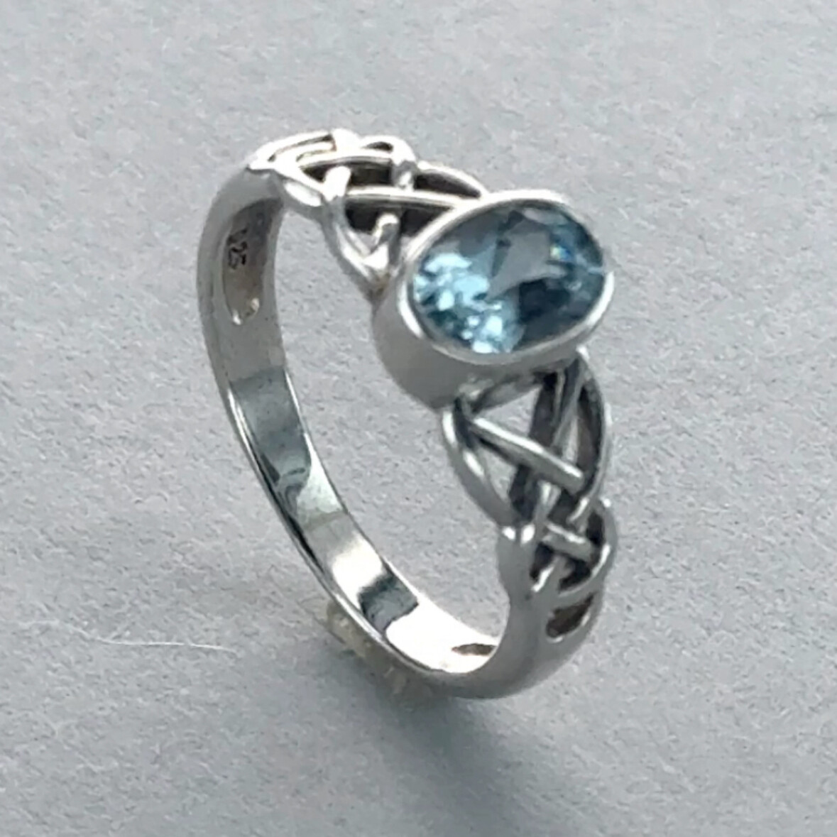 Oval Celtic BLUE TOPAZ Ring – Multiple Sizes – 925 STERLING SILVER Natural #2e