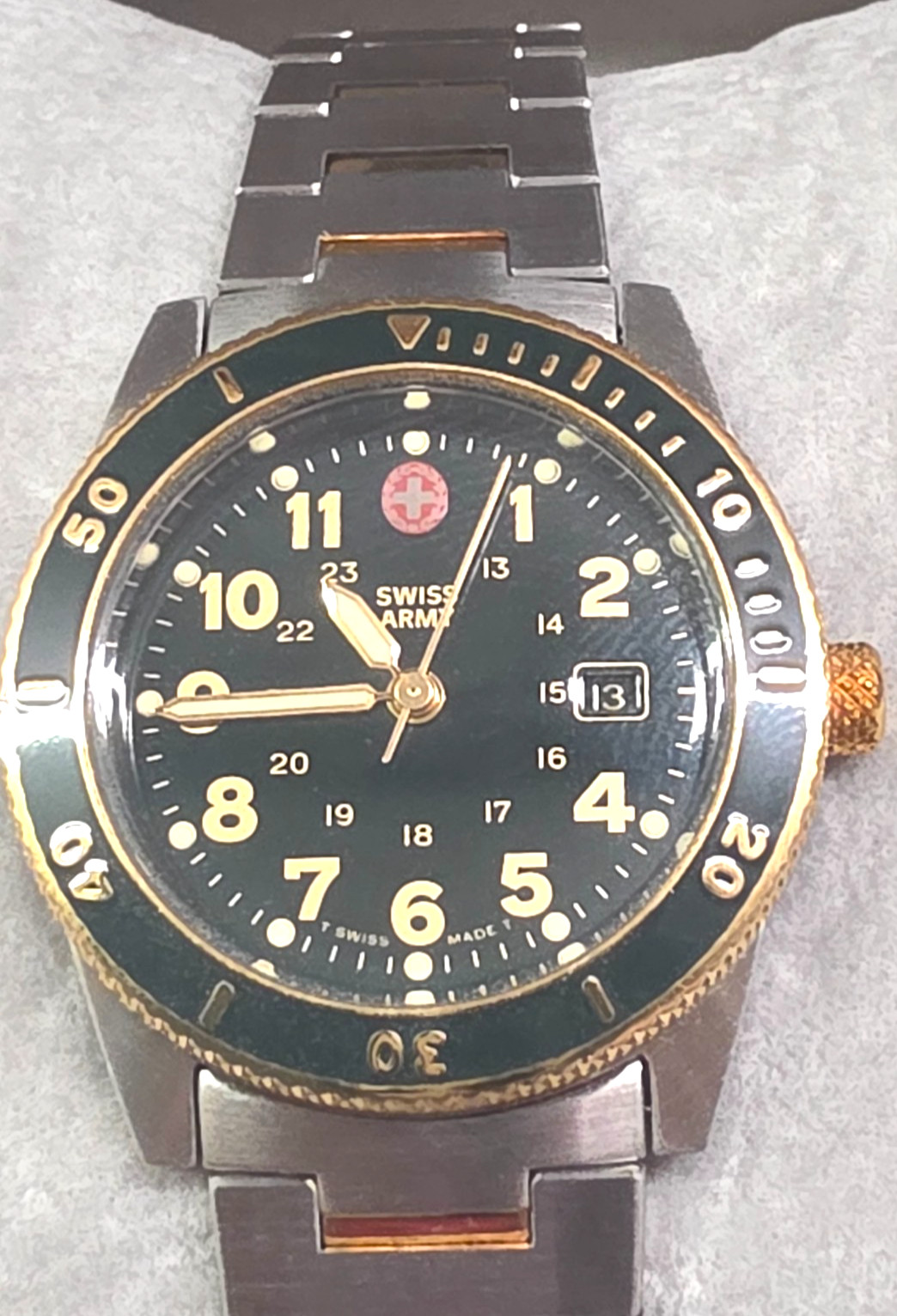 Victorinox Swiss Army Lancer Stainless Green Dial Mid Size Watch model 24293 NIB