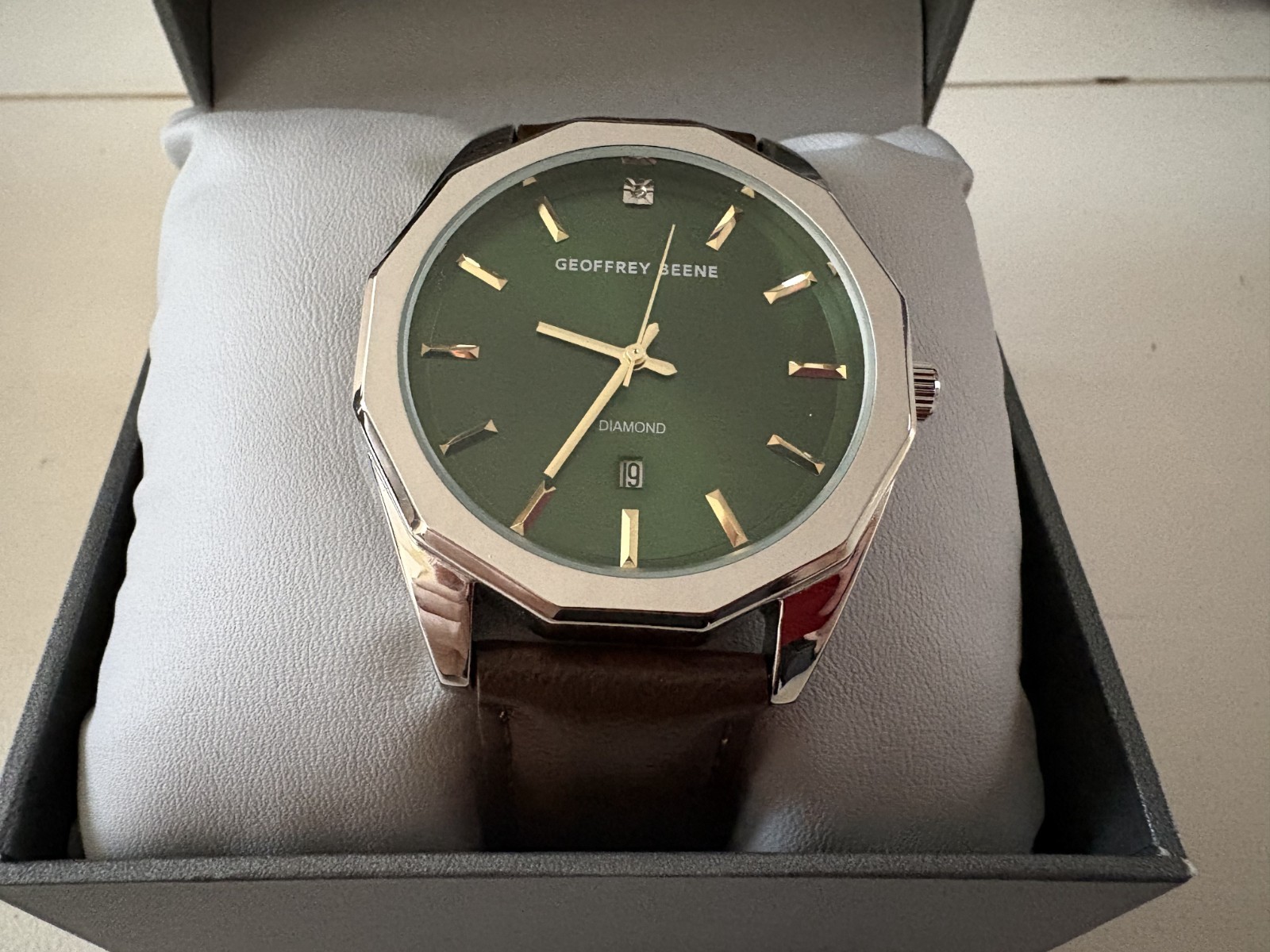 GEOFFREY BEENE GENUINE DIAMOND MENS WRISTWATCH GREEN FACE BROWN LEATHER BAND c