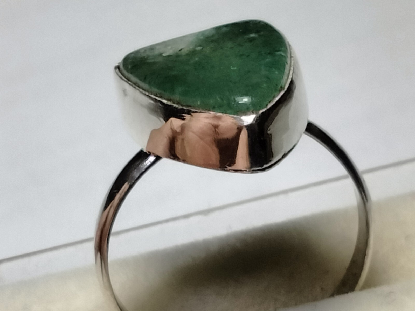 ATTRACTIVE NATURAL GREEN ONYX IN STERLING SILVER 925 RING SIZE 8.75-9.0