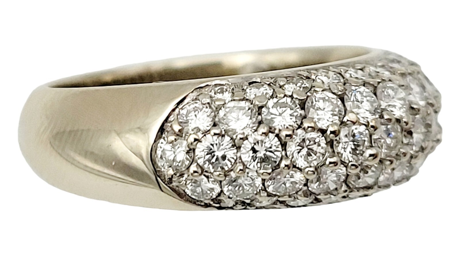 Ring Diamonds Round Pavé 1.52 CTW Dome 7.18 mm Band 18 Karat White Gold Size 7
