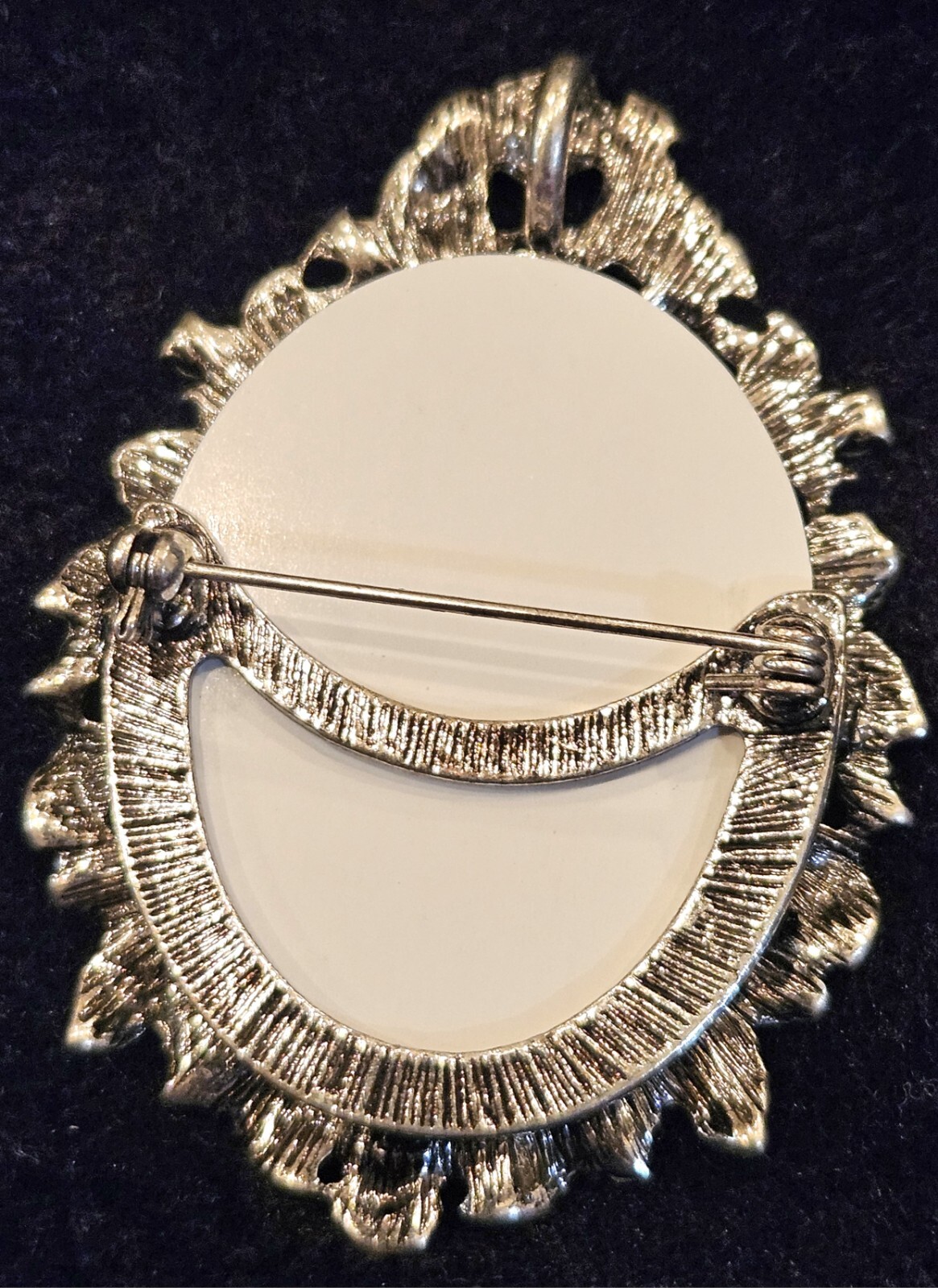 PICTURE PHOTO FRAME BROOCH SILVER TONE W/ RHINESTONES EXTRAVAGANT MUST BUY GIFT