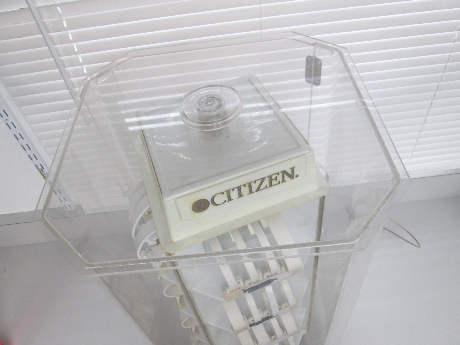 CITIZEN ROTATING COUNTER TOP WATCH DISPLAY WITH LOCK AND SECURITY CORD