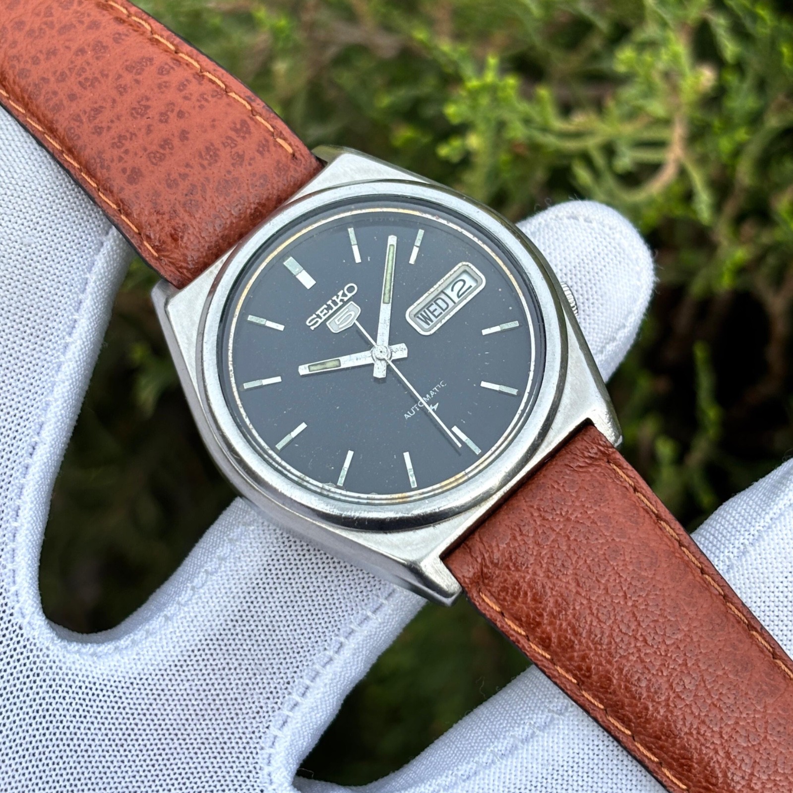 Vintage Seiko 5 Automatic Dress Formal Black Dial Japan Made Men Watch 7009-8760