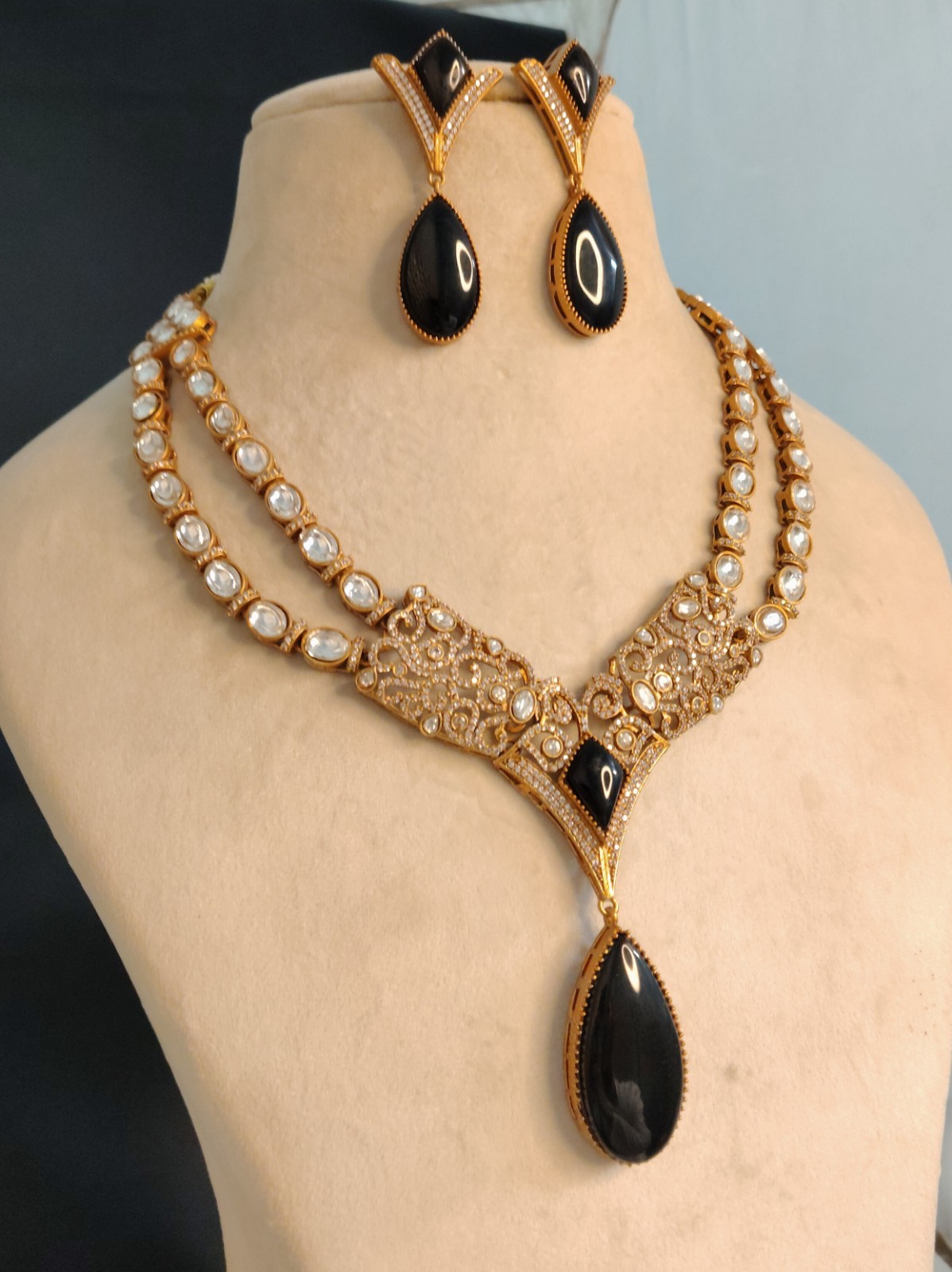 Mehar Indian Bridal Black Onyx Kundan Necklace with Kundan Pendant Roz Jewell