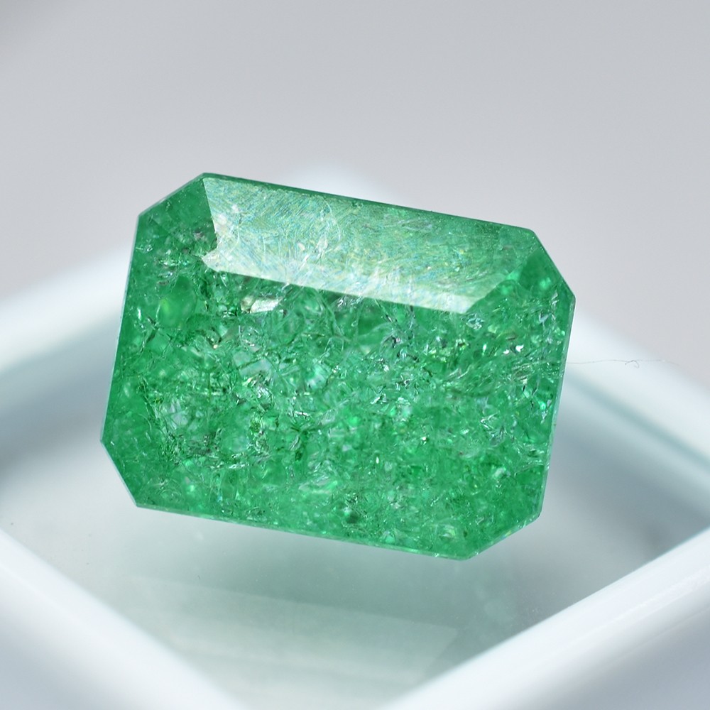 Natural Certified Emerald Cut 20.3 Ct Gemstone Green Emerald Unique Stone