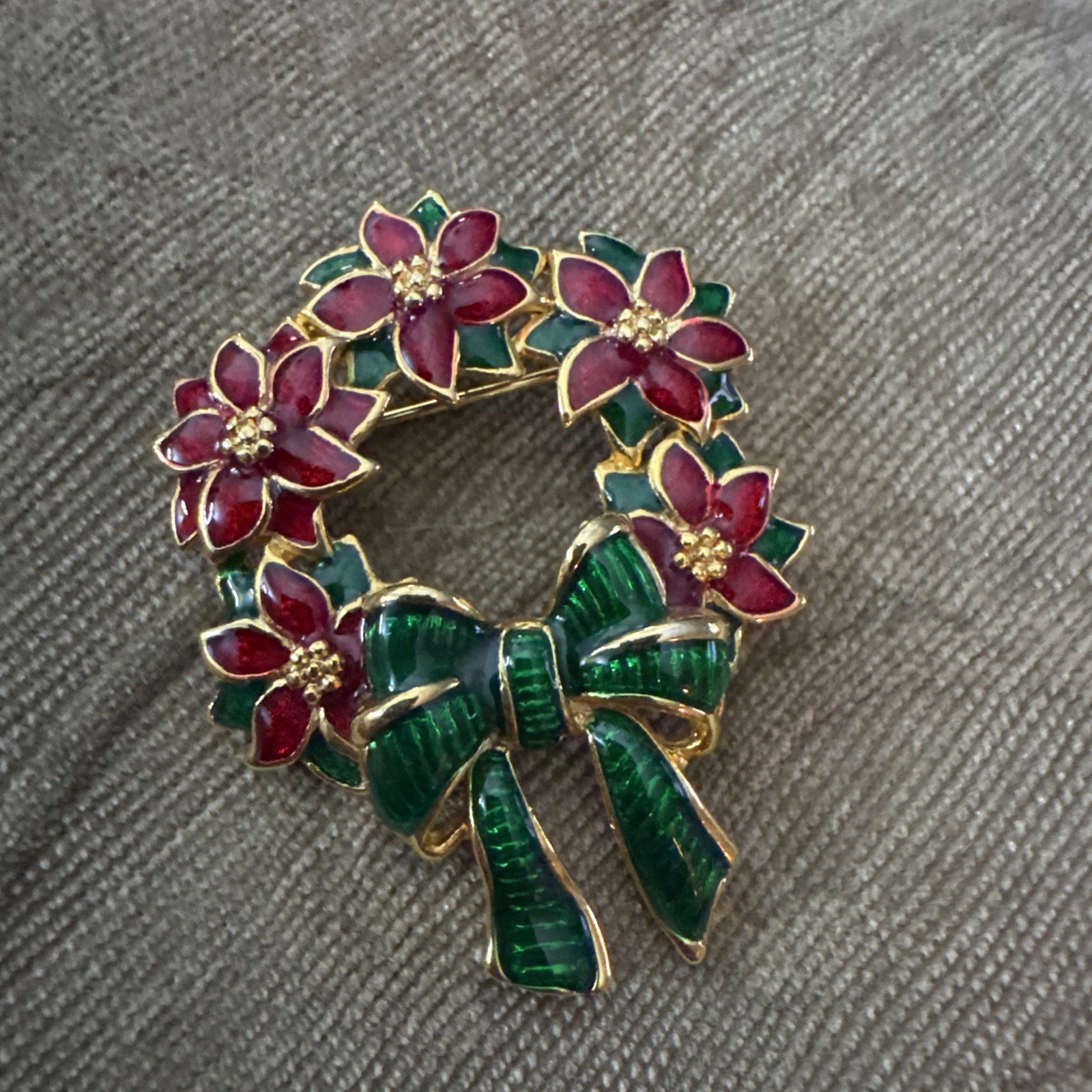 Christmas Wreath Poinsettias Brooch Pin Red Green Holiday Jewelry
