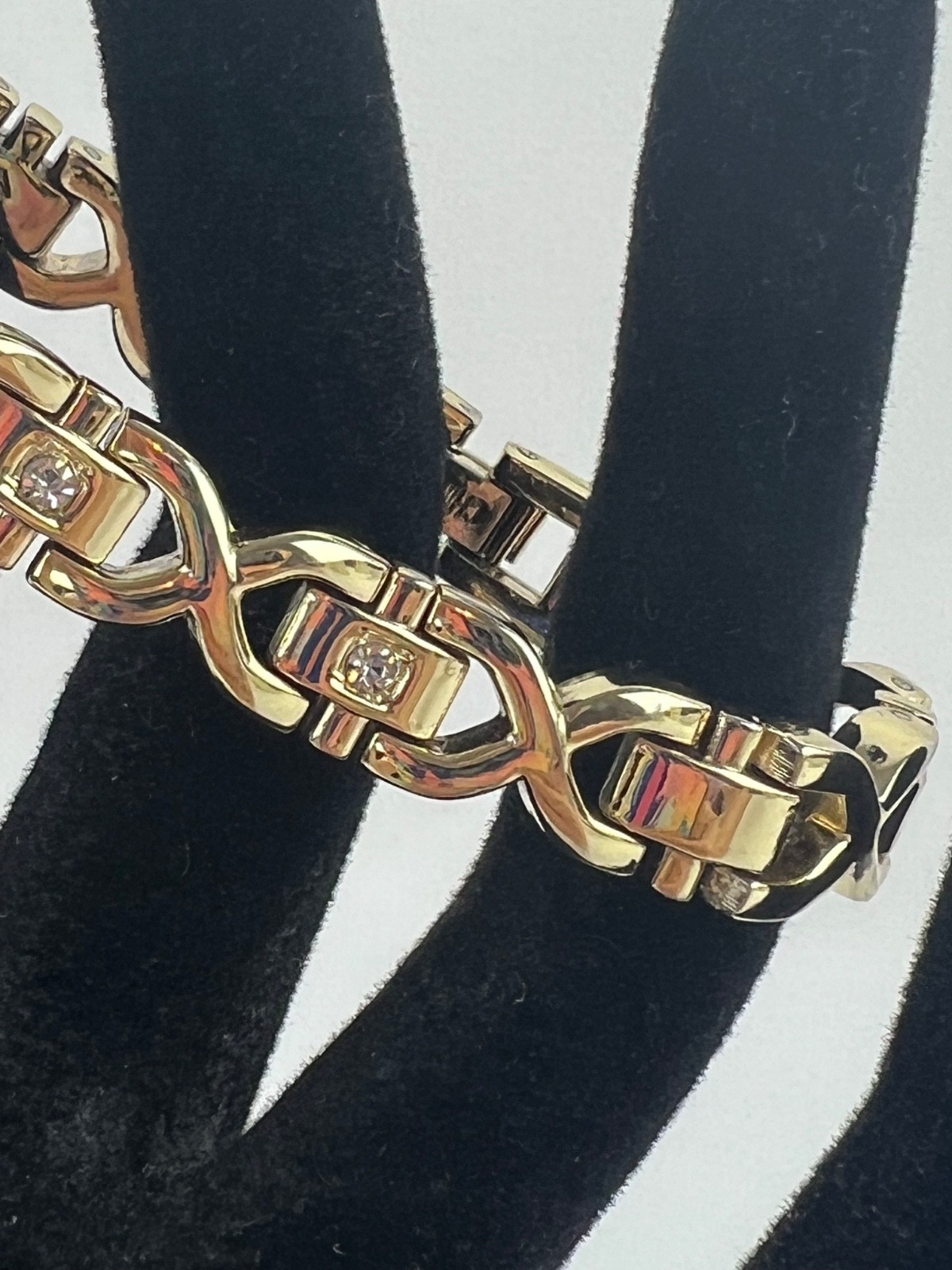 Fashion Gold Tone Rhinestone Link Bracelet 7.5″ Length Fold Over Clasp