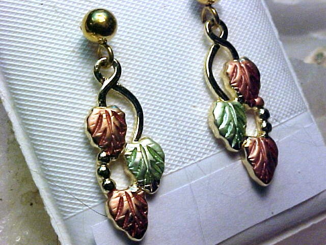 🔥 Black Hills Design Earrings 1″ Long with Grape leaves Gold Plated
