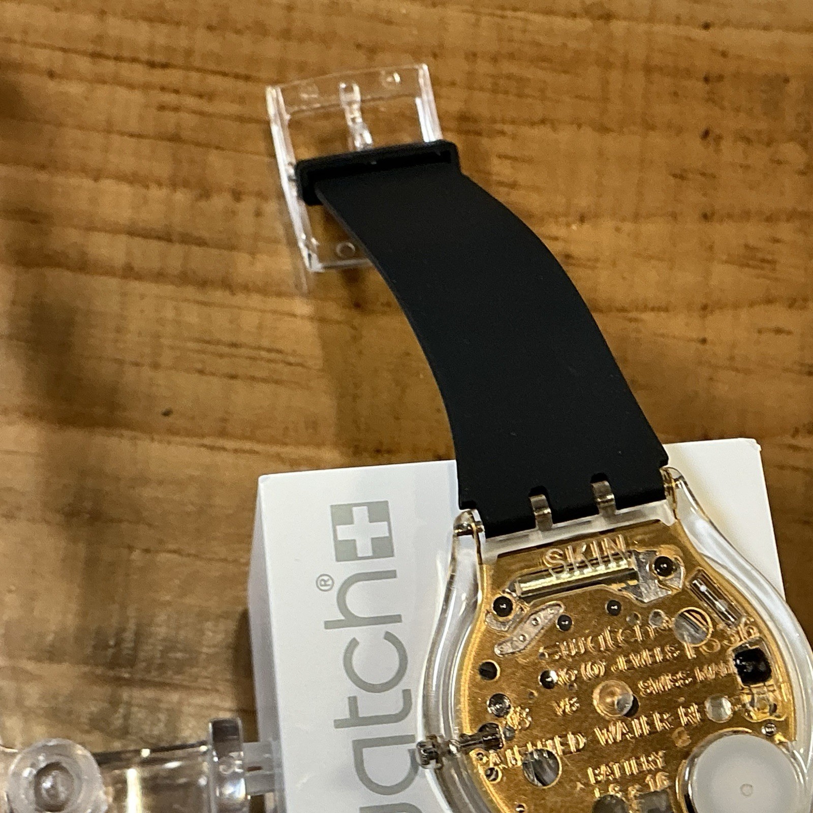 Skin – Ultra Thin – FORET NOIRE – SFK392 – Gold Gears / Roman Numerals – 34mm