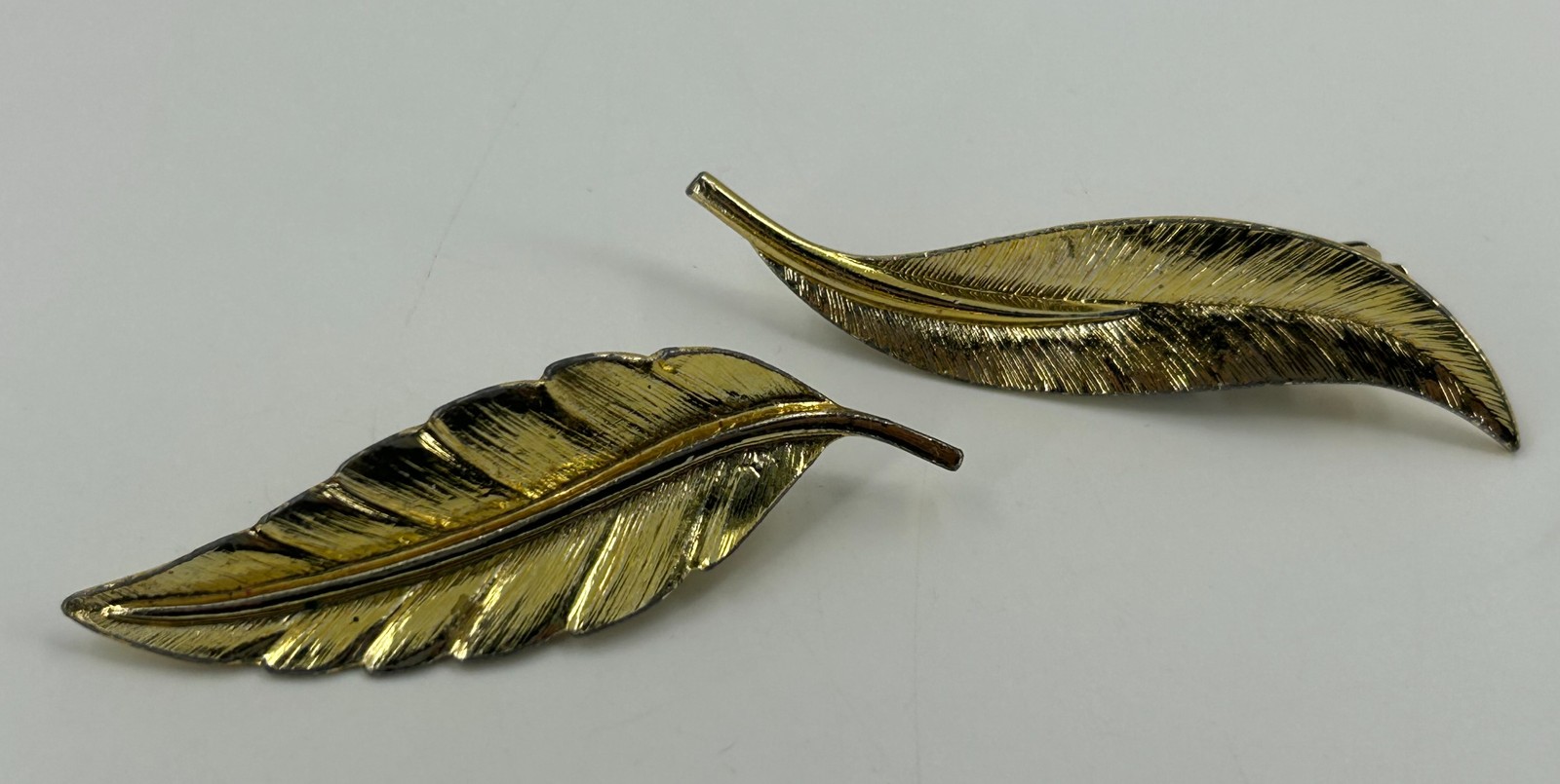 2 Vintage Gold Tone Textured Leaf Hair Clips Barrette Alligator Claw Set
