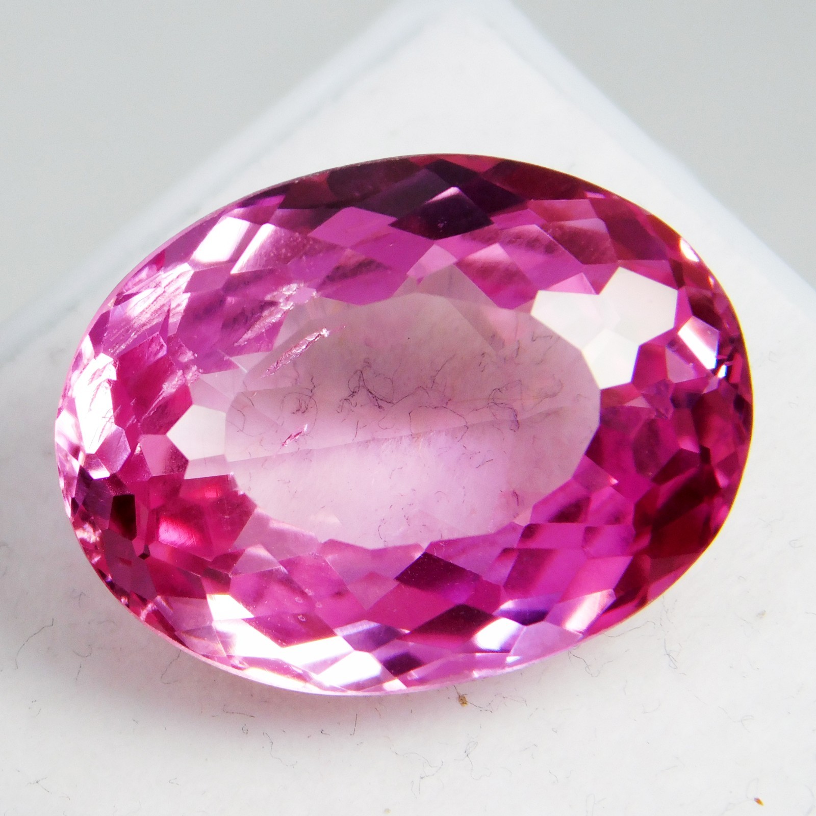 IGL CERTIFIED 18.70 ct IF Oval Natural Vivid Pink Sapphire – Unheated Gemstone