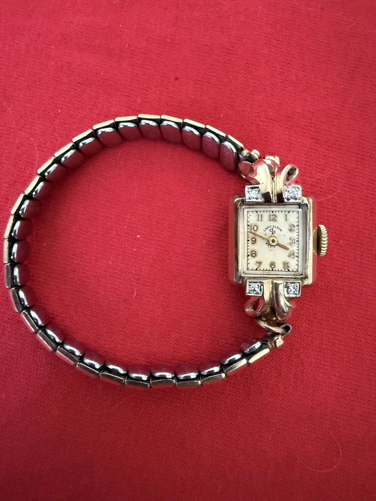Rare Vintage Lady’s Elgin Watch. 14k Gold Case W/4 Diamonds. Runs Great!