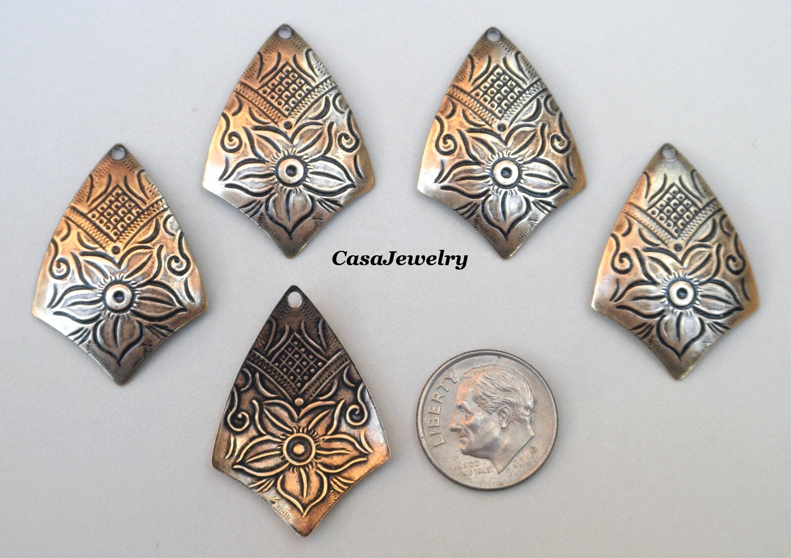 #3514 LARGE ANTIQUED GOLD PENDANT/ER KITE SHAPE W/TOP HANG HOLE – 6 Pc Lot